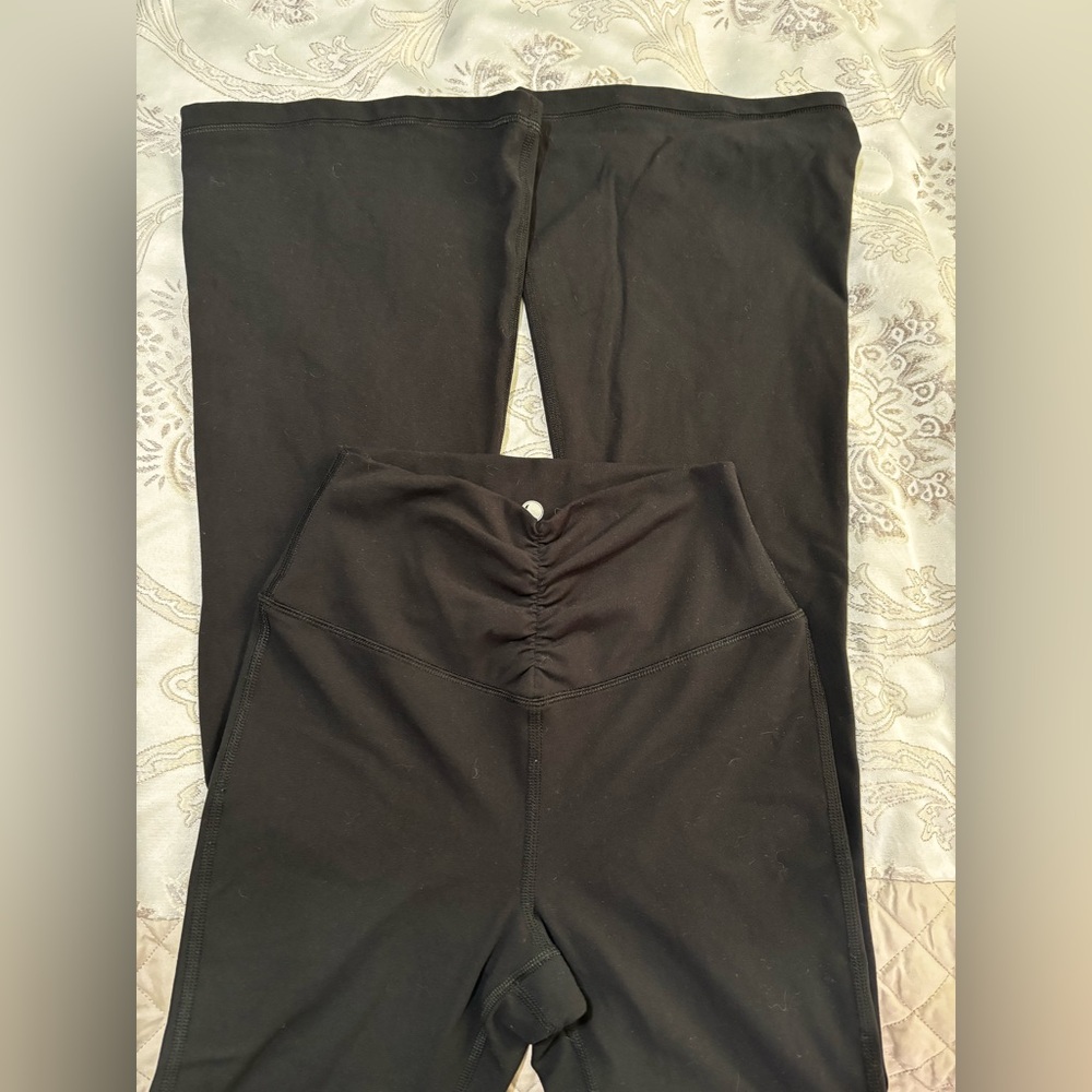 black flared leggings! super stretchy